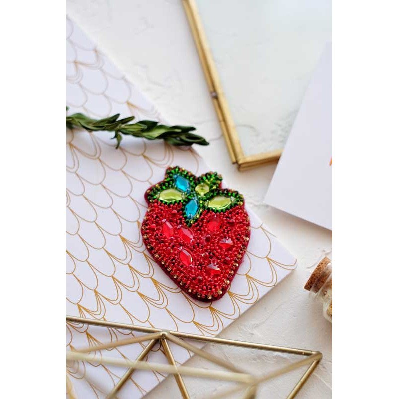 Bead embroidery kit decorations Abris Art AD-050 Strawberry