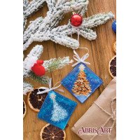 Набор для вышивки бисером новогодней игрушки на натуральном художественном холсте Абрис Арт АВТ-006 В лесу родилась елочка
