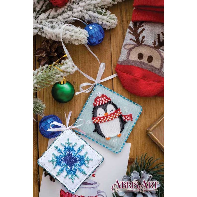 Набор для вышивки бисером новогодней игрушки на натуральном художественном холсте Абрис Арт АВТ-008 Милый пингвиненок