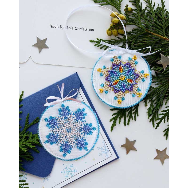 Набор для вышивки бисером новогодней игрушки на натуральном художественном холсте Абрис Арт АВТ-015 Маленькая снежинка