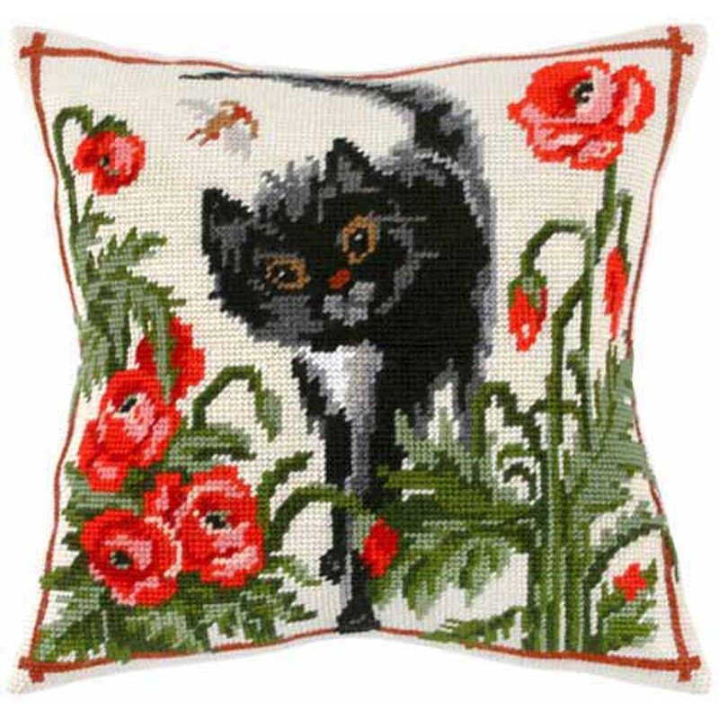 Подушка для вишивки напівхрестом Чарівниця V-01 Кіт серед маків