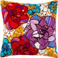 Подушка для вишивки напівхрестом Чарівниця V-150 Квіткове конфетті