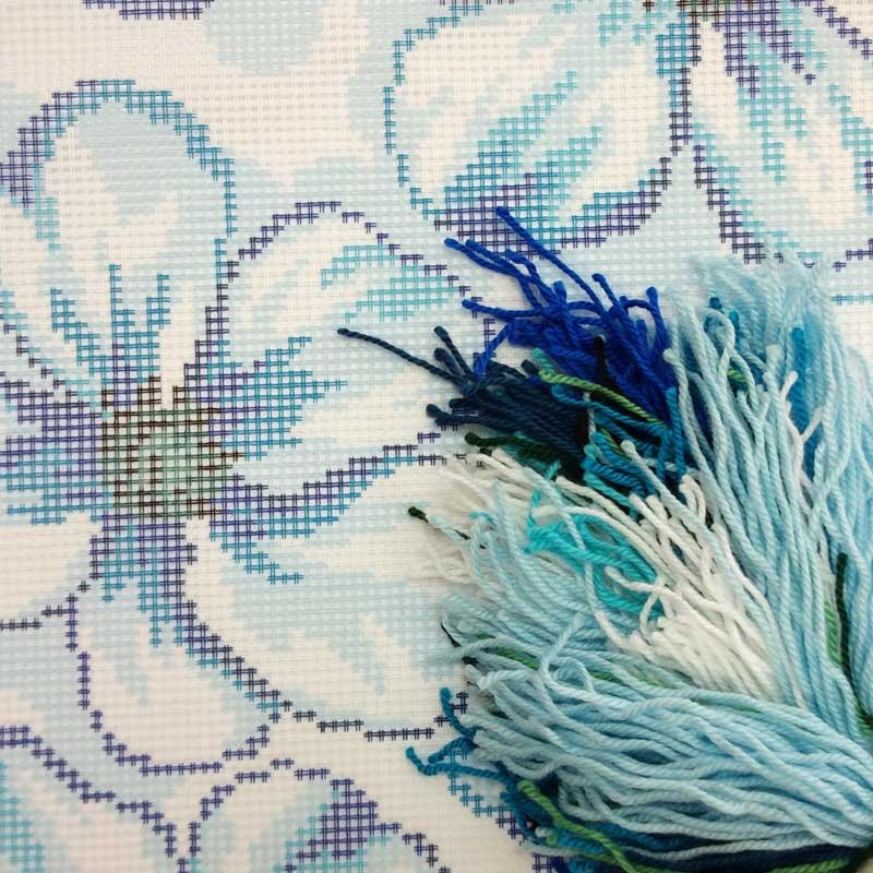 Подушка для вышивки полукрестом Чарівниця V-239 Синие цветы