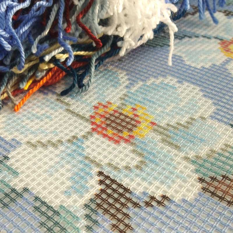 Подушка для вишивки напівхрестом Чарівниця V-281 Яблуневий цвіт