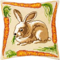 Подушка для вишивки напівхрестом Чарівниця V-41 Кролик з морквою