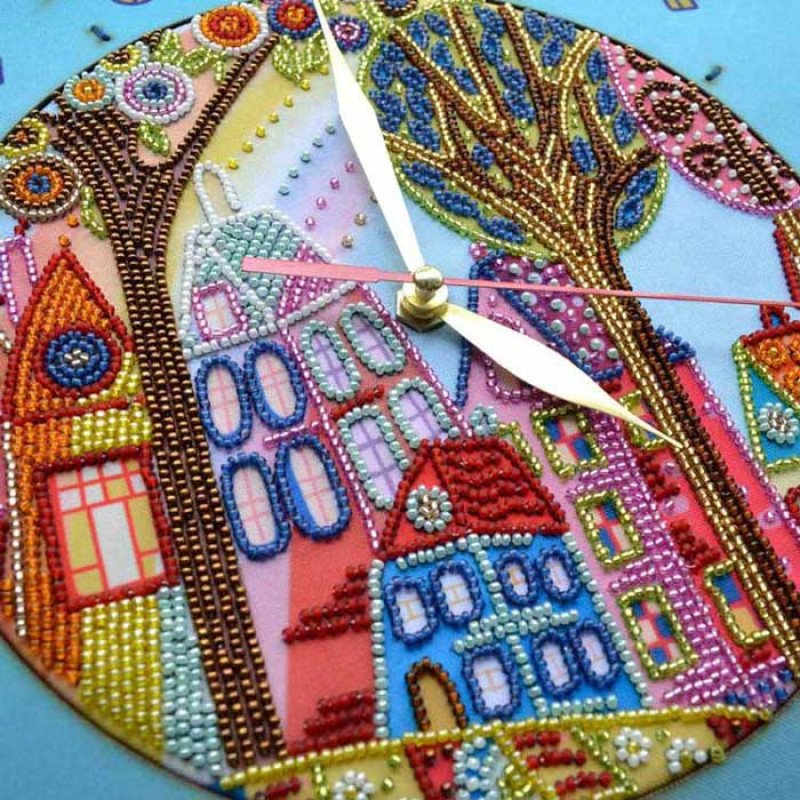 Набор для создания часов с вышитой основой Новая Слобода РТ6514 Красочный город