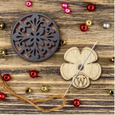 Magnetic needle holder Wonderland Crafts wooden, one-sided