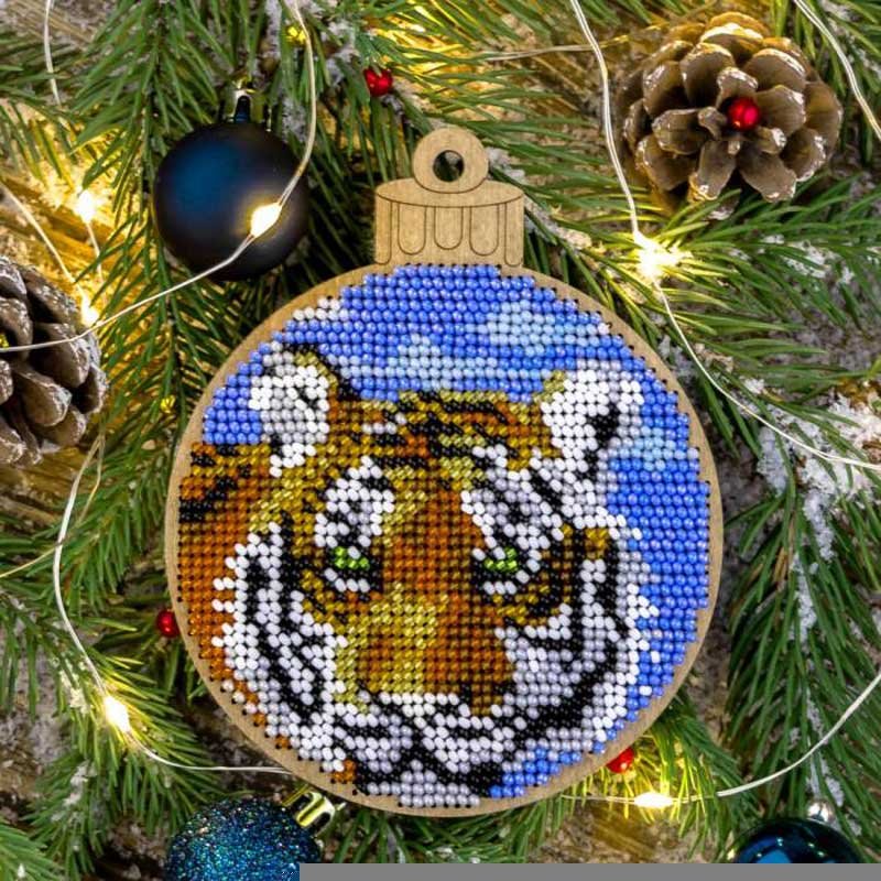 Bead embroidery kit on wood Wonderland Crafts FLK-401 Christmas decorations