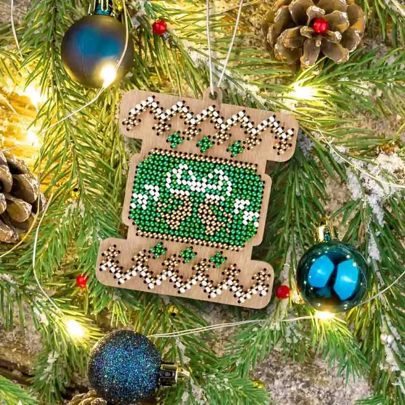 Bead embroidery kit on wood Wonderland Crafts FLK-521 Christmas decorations