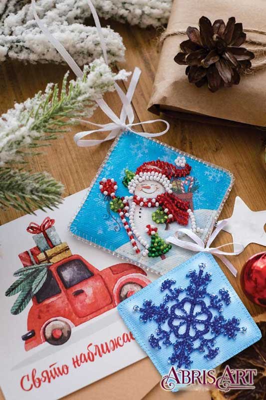 Фото Набор для вышивки бисером новогодней игрушки на натуральном художественном холсте Абрис Арт АВТ-010 Дарю подарки!