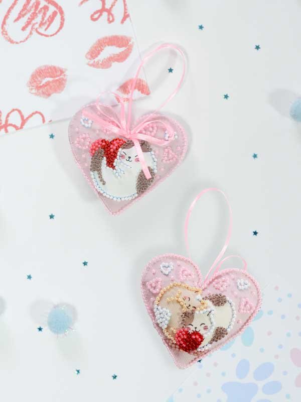 Фото Набір для вишивання бісером новорічної іграшки на натуральному художньому холсті Абріс Арт АВТ-051 Муркотливі обійми