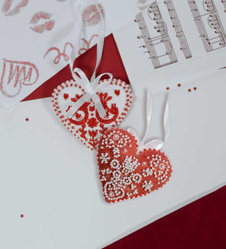 Фото Набір для вишивання бісером новорічної іграшки на натуральному художньому холсті Абріс Арт АВТ-054 Оберіг кохання