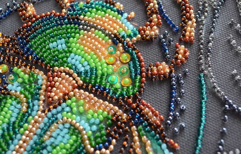 Photo 2 Mid-sized bead embroidery kit Abris Art AMB-105 Emerald beetle