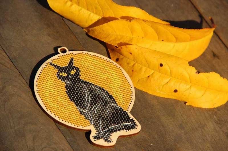 Фото 2 Набор для вышивания крестиком на деревянной основе ФрузелОк 0403 Черный кот